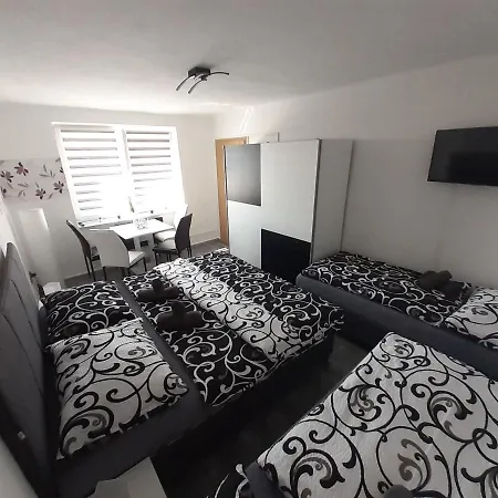 Laumar 3 Апартаменты Бзенец